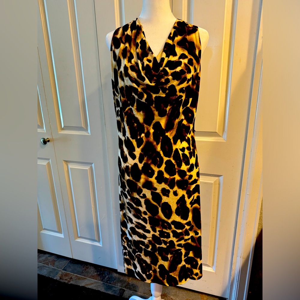 EUC..fun leopard dress with back detail. Size M.